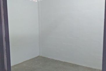 Kluang / Taman Intan / Low Cost / Double Storey / Best Deal / Rm130K Only /