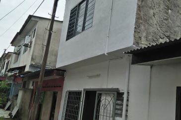 Kluang / Taman Intan / Low Cost / Double Storey / Best Deal / Rm130K Only /