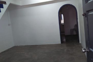 Kluang / Taman Intan / Low Cost / Double Storey / Best Deal / Rm130K Only /