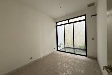 The Canal Garden South, Horizon Hills