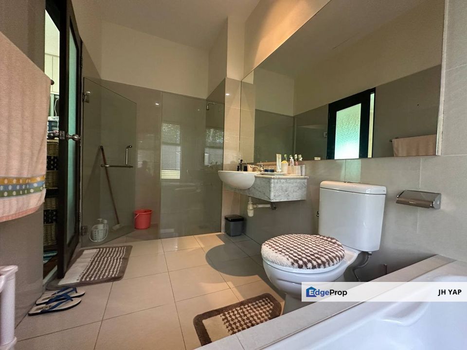 Leisure Farm Bayou TownHouse Rm600K ONLY !!!!, Johor, Gelang Patah
