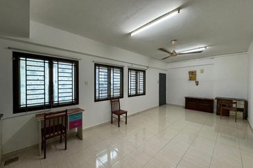 Bangunan Duta Impian (The Embassy Suites)