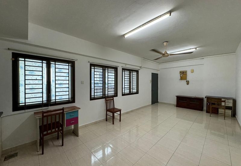 Bangunan Duta Impian (The Embassy Suites)