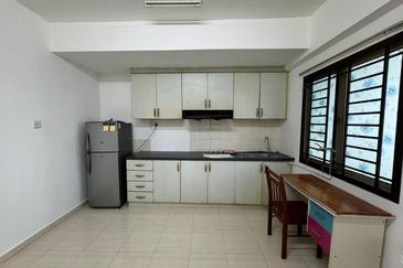 Bangunan Duta Impian (The Embassy Suites)