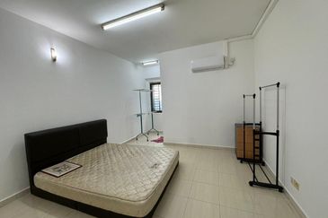 Bangunan Duta Impian (The Embassy Suites)