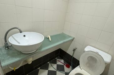 Bangunan Duta Impian (The Embassy Suites)