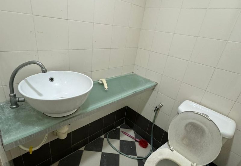 Bangunan Duta Impian (The Embassy Suites)