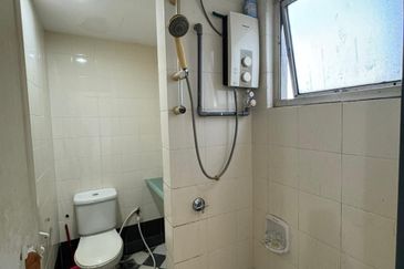 Bangunan Duta Impian (The Embassy Suites)