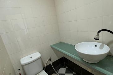 Bangunan Duta Impian (The Embassy Suites)