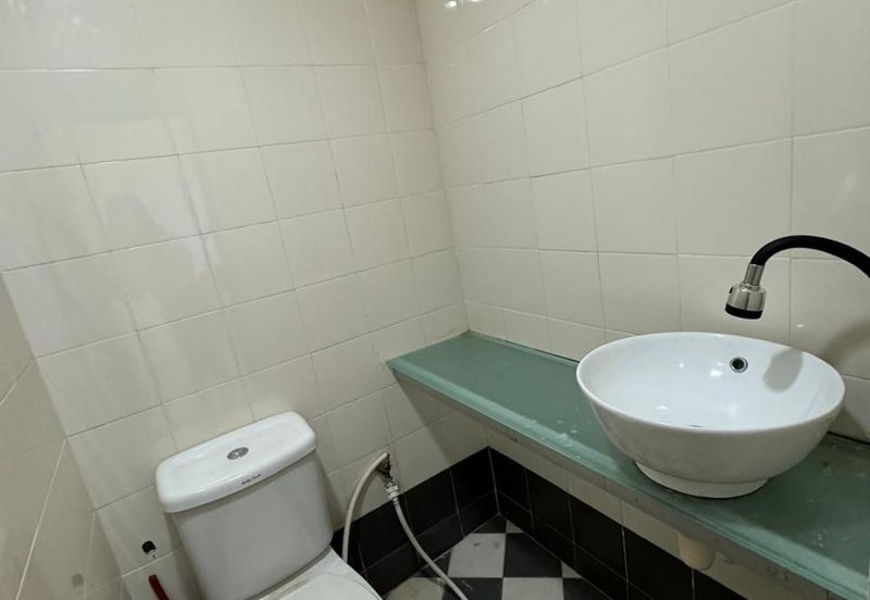 Bangunan Duta Impian (The Embassy Suites)