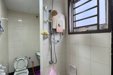 Bangunan Duta Impian (The Embassy Suites)