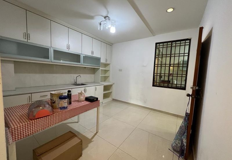 Jalan Austin Heights 1