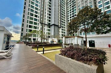 D'Summit Residences @ Kempas Utama