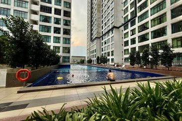 D'Summit Residences @ Kempas Utama