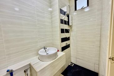 D'Summit Residences @ Kempas Utama