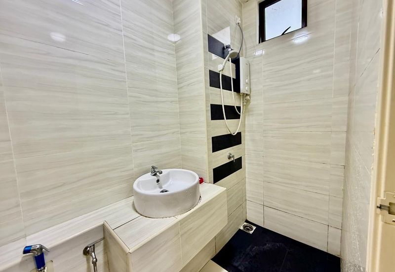 D'Summit Residences @ Kempas Utama