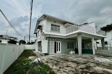 Double Storey Semi D Corner Taman Nong Chik 