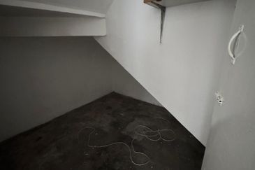 Double Storey Semi D Corner Taman Nong Chik 