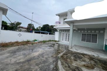 Double Storey Semi D Corner Taman Nong Chik 