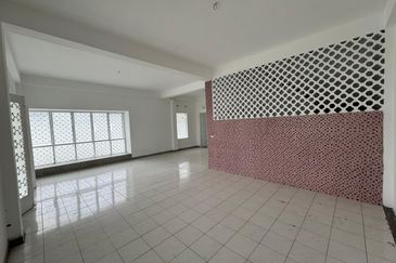 Double Storey Semi D Corner Taman Nong Chik 