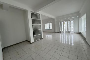 Double Storey Semi D Corner Taman Nong Chik 