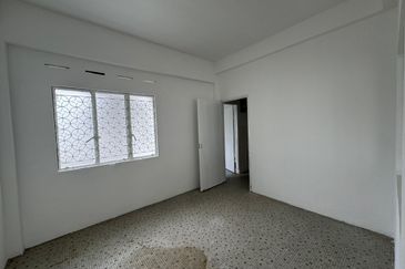 Double Storey Semi D Corner Taman Nong Chik 