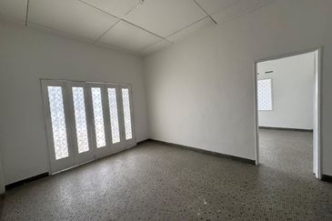 Double Storey Semi D Corner Taman Nong Chik 