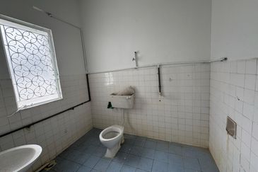 Double Storey Semi D Corner Taman Nong Chik 