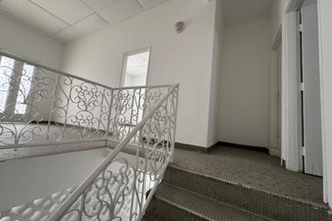 Double Storey Semi D Corner Taman Nong Chik 