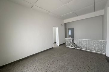 Double Storey Semi D Corner Taman Nong Chik 