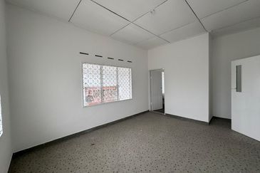 Double Storey Semi D Corner Taman Nong Chik 