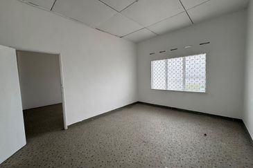 Double Storey Semi D Corner Taman Nong Chik 