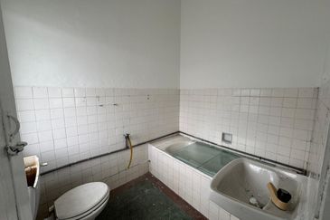 Double Storey Semi D Corner Taman Nong Chik 