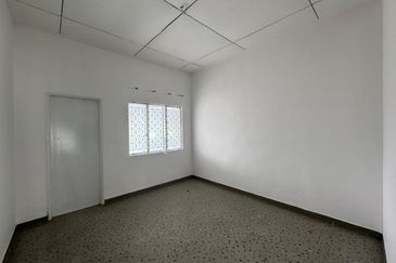 Double Storey Semi D Corner Taman Nong Chik 