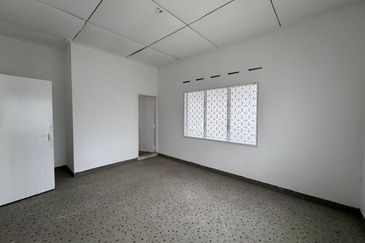 Double Storey Semi D Taman Nong Chik 