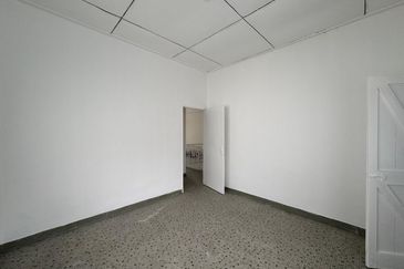 Double Storey Semi D Taman Nong Chik 