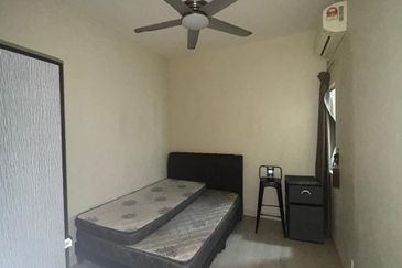 Dedaun Hijau (Greenfield Regency)