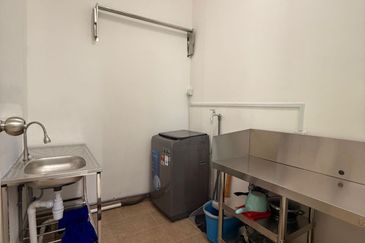 D'Summit Residences @ Kempas Utama