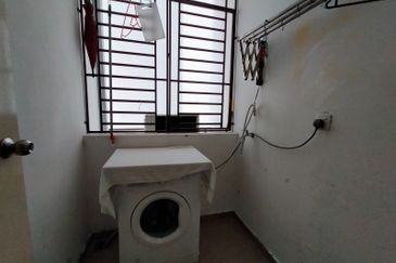 D'Summit Residences @ Kempas Utama