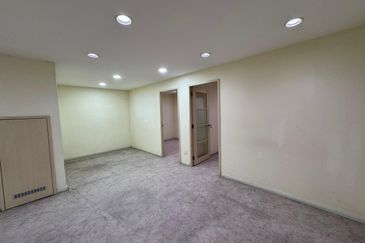 1st Floor Shoplot Jalan Kota Tinggi Taman Pandan 