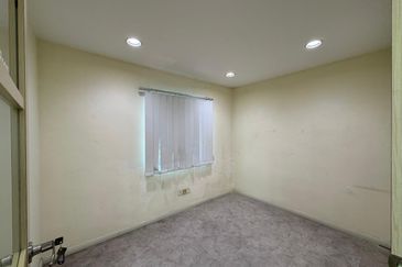 1st Floor Shoplot Jalan Kota Tinggi Taman Pandan 