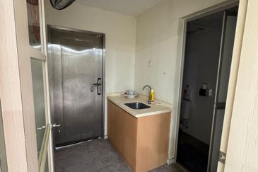 1st Floor Shoplot Jalan Kota Tinggi Taman Pandan 