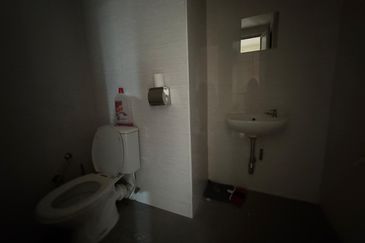 1st Floor Shoplot Jalan Kota Tinggi Taman Pandan 