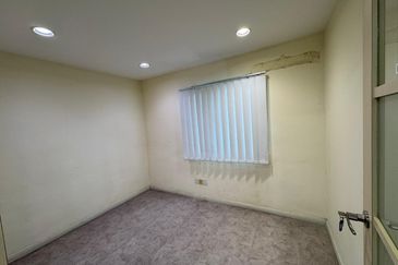 1st Floor Shoplot Jalan Kota Tinggi Taman Pandan 