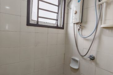 Bangunan Duta Impian (The Embassy Suites)