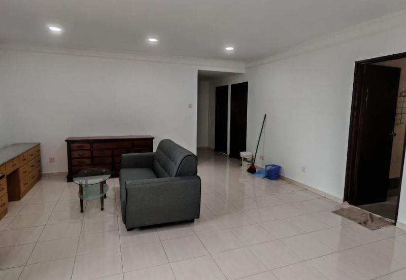 Bangunan Duta Impian (The Embassy Suites)