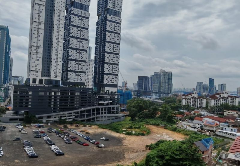 Bangunan Duta Impian (The Embassy Suites)