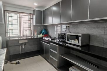 Bangunan Duta Impian (The Embassy Suites)