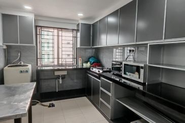 Bangunan Duta Impian (The Embassy Suites)