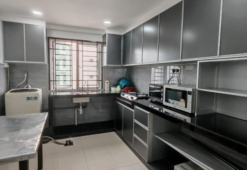 Bangunan Duta Impian (The Embassy Suites)